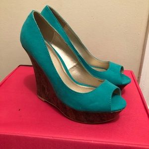 Blue/teal wedges
